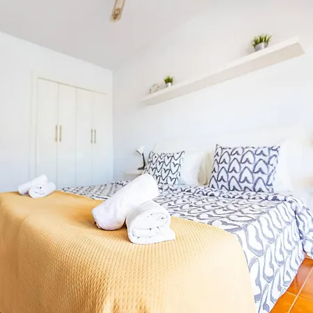 Cerca Playa San Eugenio * Адехе