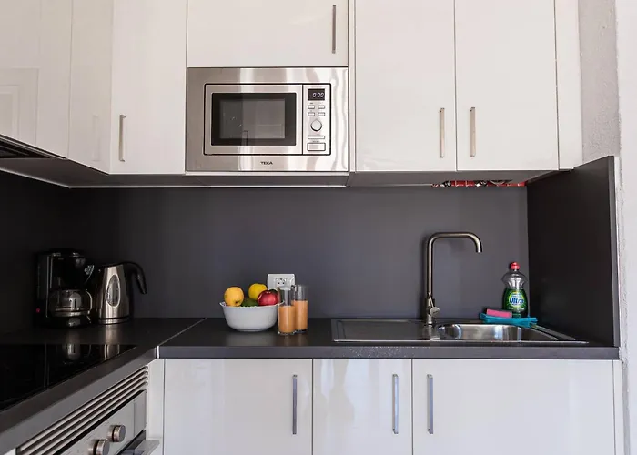 Cerca Playa San Eugenio Costa Adeje (Tenerife)